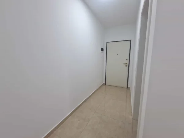 Tirane, jepet me qera zyre Kati 6, 105 m² 1.100 € (myslym shyri)