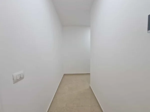 Tirane, jepet me qera zyre Kati 6, 105 m² 1.100 € (myslym shyri)