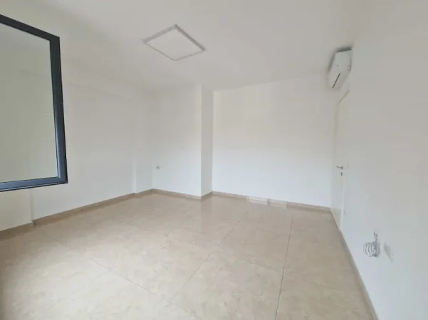 Tirane, jepet me qera zyre Kati 6, 105 m² 1.100 € (myslym shyri)