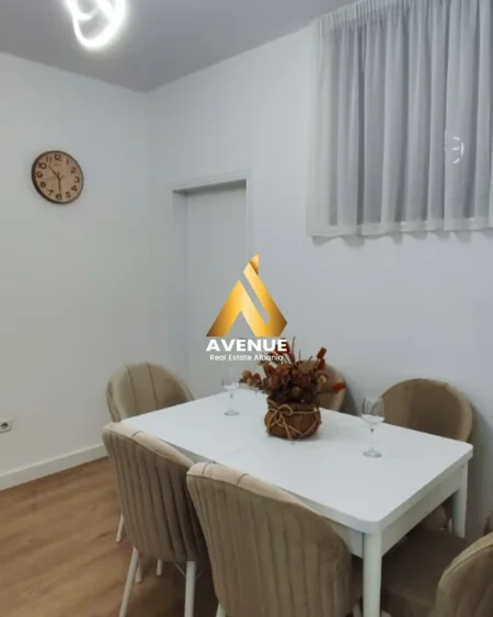 Tirane, jepet me qera apartament 1+1 , 85 m² 710 € (Rruga Islam Alla)