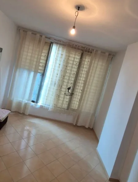 Tirane, jepet me qera zyre Kati 2, 60 m² 450 € (RRUGA E KAVAJES)