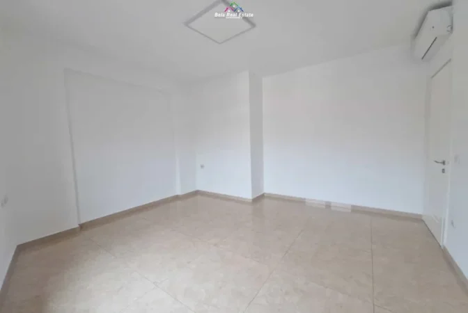 Tirane, jepet me qera zyre Kati 6, 105 m² 1.100 € (myslym shyr)