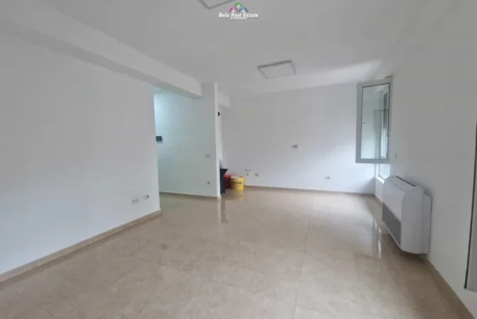 Tirane, jepet me qera zyre Kati 6, 105 m² 1.100 € (myslym shyr)