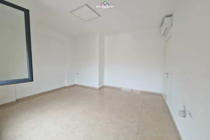 Tirane, jepet me qera zyre Kati 6, 105 m² 1.100 € (myslym shyr)