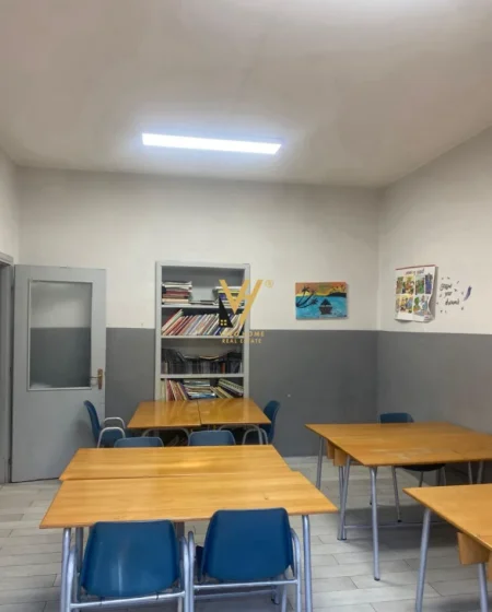Tirane, jepet me qera zyre Kati 3, 100 m² 780 € (BLLOK)