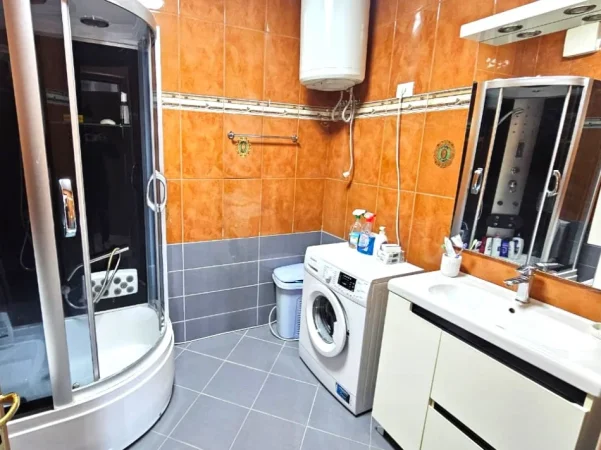 Tirane, jepet me qera 1+1 Kati 9, 90 m² 950 € 