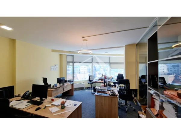 Tirane, jepet me qera ambjent biznesi Kati 4, 290 m² 2.900 € (NË RRUGËN E “DIBRËS” PRANË SELVISË)