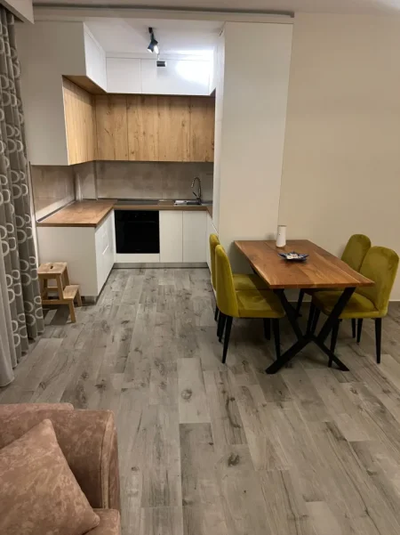 Tirane, jepet me qera apartament 1+1 Kati 1, 78 m² 800 € (REZIDENCA SOFIA PRANE TEG)