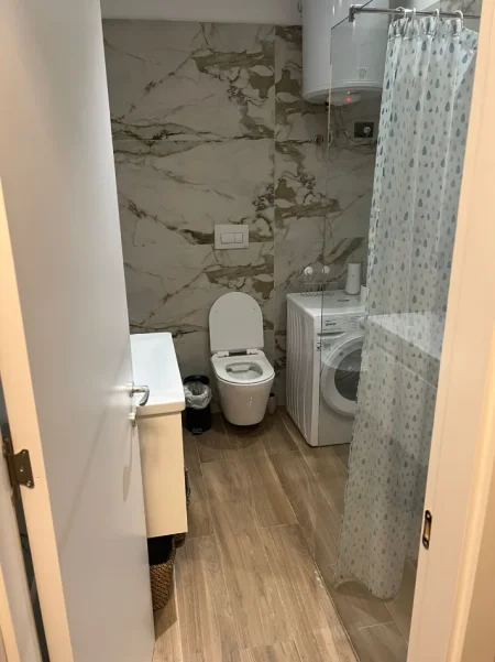 Tirane, jepet me qera apartament 1+1 Kati 1, 78 m² 800 € (REZIDENCA SOFIA PRANE TEG)