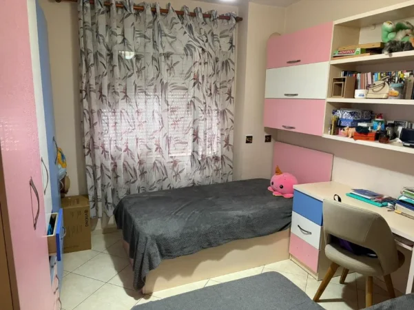 Tirane, jepet me qera apartament 2+1 Kati 5, 90 m² 470 € (Kthesa e Kamzes)
