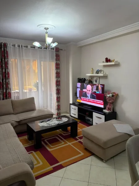 Tirane, jepet me qera apartament 2+1 Kati 5, 90 m² 470 € (Kthesa e Kamzes)