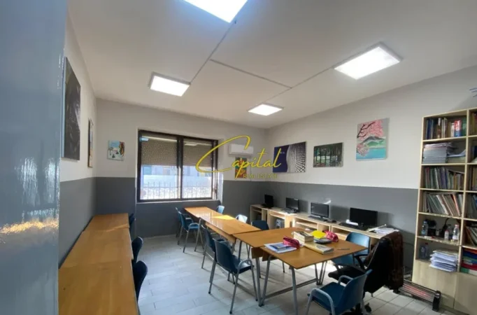 Tirane, jepet me qera ambjent biznesi Kati 3, 100 m² 850 € (ISH BLLOKU)