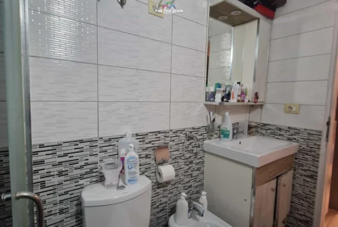 Tirane, shitet apartament 1+1 Kati 4, 49 m² 125.000 € (Rruga Asim Vokshi)
