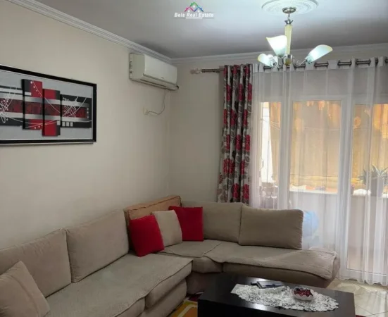 Tirane, jepet me qera apartament 1+1+Ballkon Kati 5, 90 m² 470 € (kthesa e kamezes)