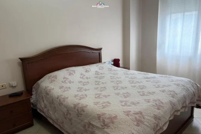 Tirane, jepet me qera apartament 1+1+Ballkon Kati 5, 90 m² 470 € (kthesa e kamezes)