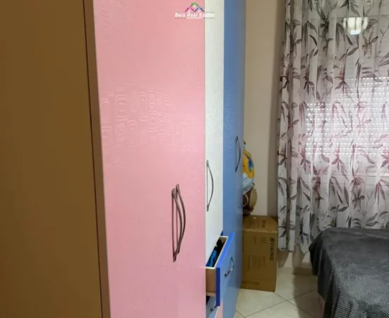 Tirane, jepet me qera apartament 1+1+Ballkon Kati 5, 90 m² 470 € (kthesa e kamezes)