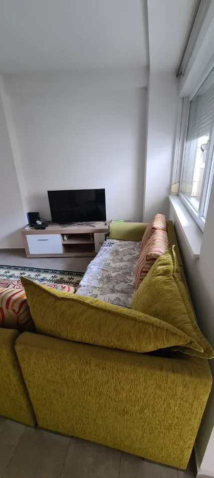 Tirane, jepet me qera apartament 1+1 Kati 4, 65 m² 550 € (21 DHJETORI)