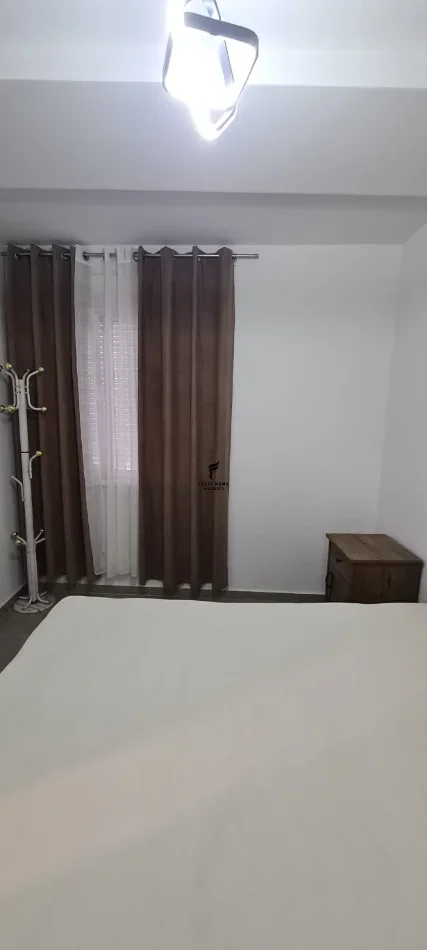 Tirane, jepet me qera apartament 1+1 Kati 4, 65 m² 550 € (21 DHJETORI)