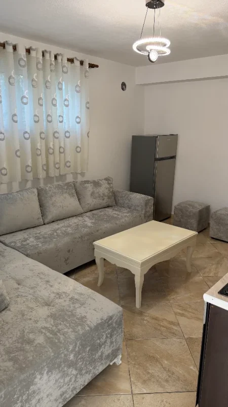 Tirane, jap me qera shtepi 1+1 , 90 m² 200 € 