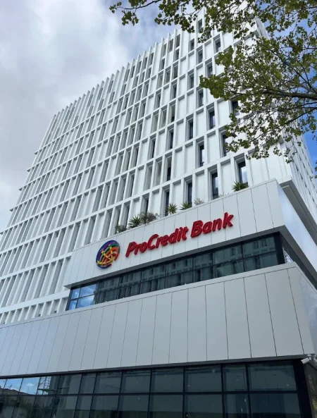 Tirane, jepet me qera zyre Kati 6, 450 m² 9.900 € (RRUGA DRITAN HOXHA)