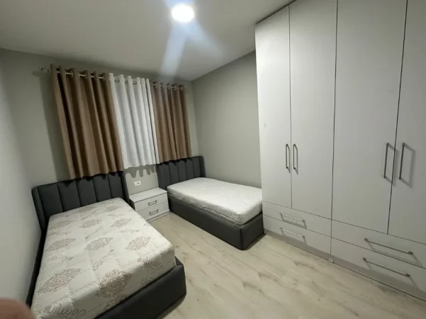 Tirane, jepet me qera apartament 2+1 Kati 8, 90 m² 700 € (FUTURE HOME)