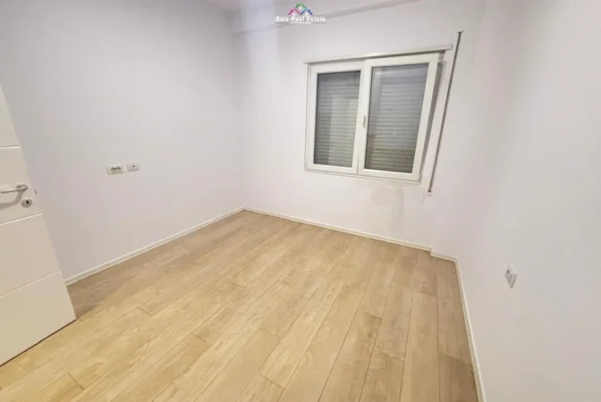 Tirane, jepet me qera zyre Kati 3, 97 m² 850 € (Rruga e Kosovarve)