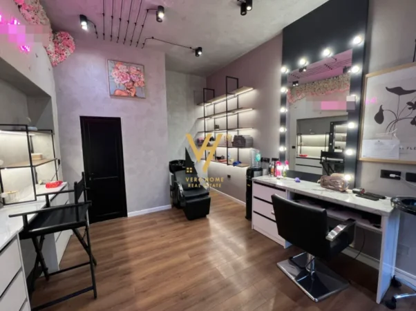 Tirane, jepet me qera ambjent biznesi Kati 0, 60 m² 420 € (URA E NISHARAKUT)