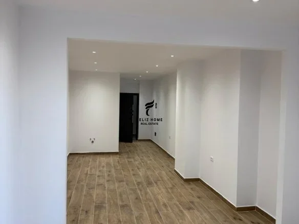 Tirane, jepet me qera zyre Kati 3, 60 m² 800 € (BULEVARDI GJERGJ FISHTA)