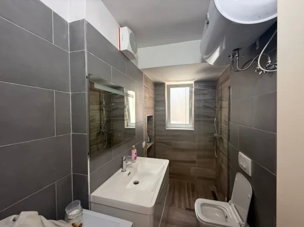 Tirane, jepet me qera apartament 2+1 Kati 2, 68 m² 700 € (Rruga Mine Peza)