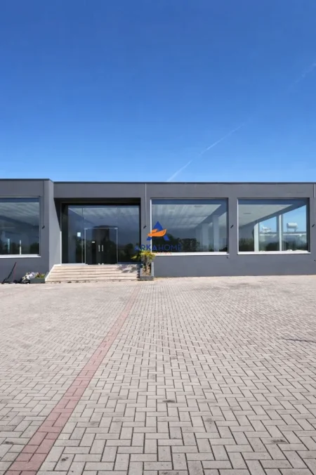 Tirane, shitet magazine Kati 0, 3.000 m² 1.096.000 € 