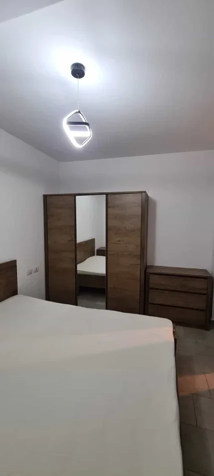 Tirane, jepet me qera apartament 1+1 Kati 4, 63 m² 575 € (Rruga Frosina Plaku)