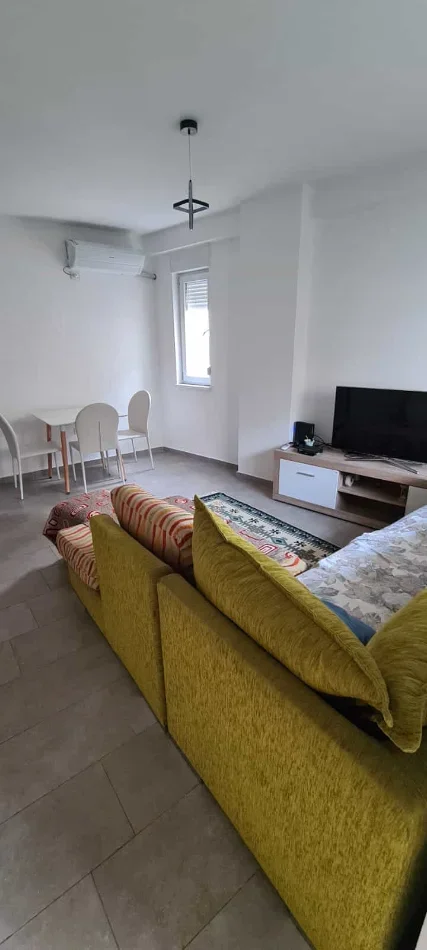 Tirane, jepet me qera apartament 1+1 Kati 4, 63 m² 575 € (Rruga Frosina Plaku)