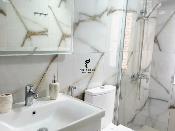 Tirane, jepet me qera apartament 1+1+Ballkon Kati 3, 78 m² 650 € (RRUGA E DURRESIT)