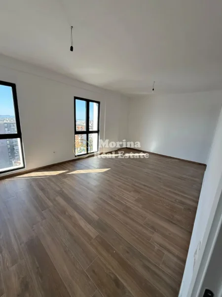 Tirane, jepet me qera apartament 1+1 Kati 9, 65 m² 500 € (Rruga e Dibres)