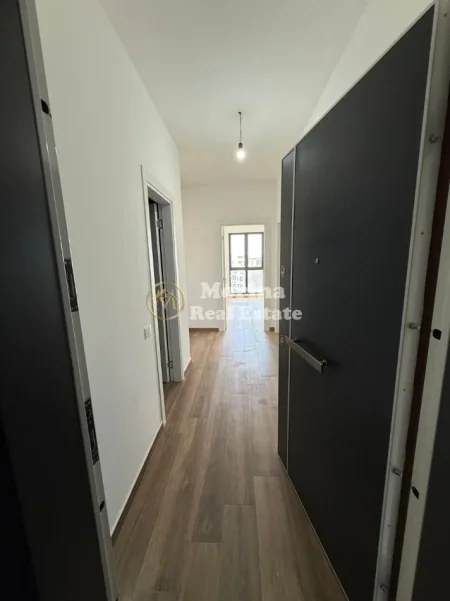 Tirane, jepet me qera apartament 1+1 Kati 9, 65 m² 500 € (Rruga e Dibres)