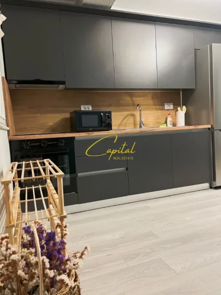 Tirane, jepet me qera apartament 1+1 Kati 3, 78 m² 650 € (RRUGA E DURRESIT)