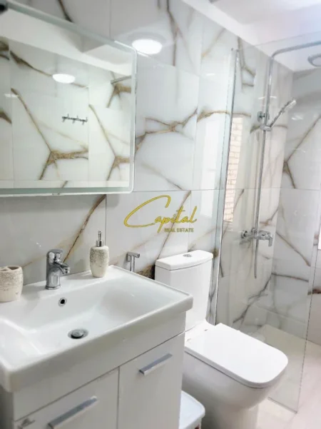 Tirane, jepet me qera apartament 1+1 Kati 3, 78 m² 650 € (RRUGA E DURRESIT)