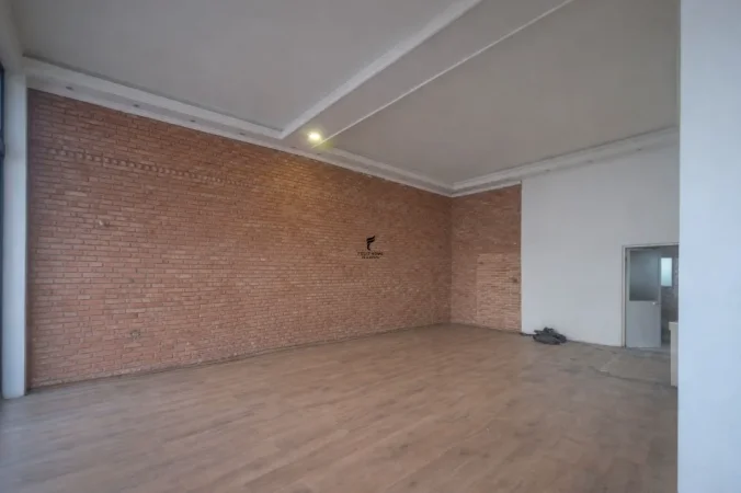 Tirane, jepet me qera dyqan Kati 0, 100 m² 700 € (5 MAJI)