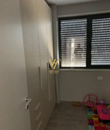 Tirane, jepet me qera apartament 2+1+Ballkon Kati 6, 93 m² 650 € (ISH PARKU)