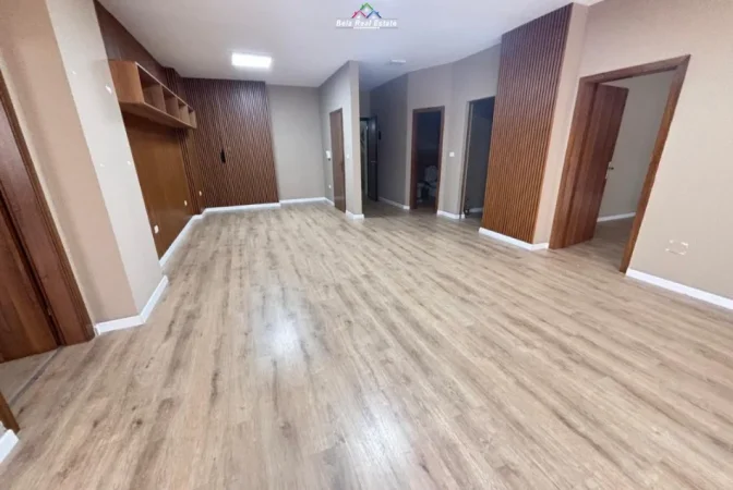 Tirane, jepet me qera zyre Kati 6, 122 m² 1.300 € (Rruga e Kosovareve)