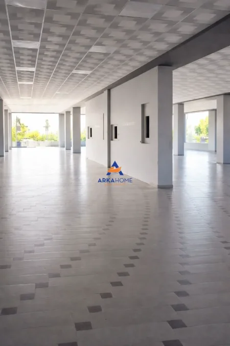 Tirane, jepet me qera magazine Kati 0, 3.000 m² 3700 €