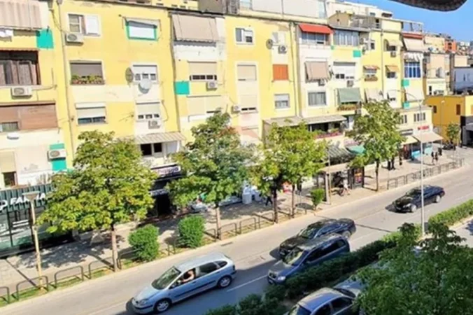 Tirane, jepet me qera dyqan Kati 0, 120 m² 750 € (rruga muhamet gjollesha)
