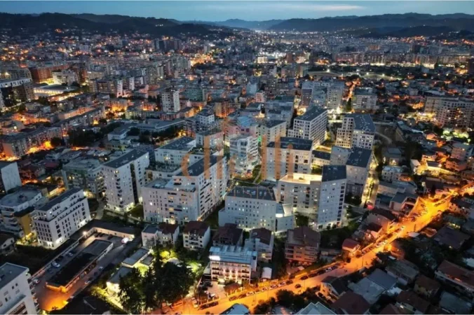 Tirane, jepet me qera dyqan Kati 0, 120 m² 750 € (rruga muhamet gjollesha)
