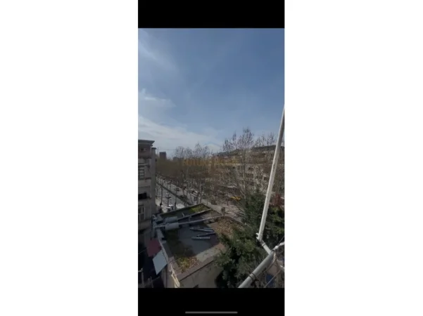 Tirane, shiten 2 apartamente 1+1 Kati 5, 68 m² 158.000 € (Ish Restorant Durrsi , Rruga e Dibres)