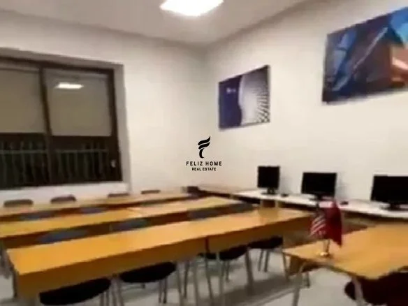 Tirane, jepet me qera zyre Kati 3, 100 m² 850 € (BLLOK)