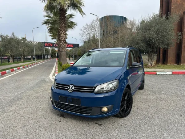 Tirane, shes makine VOLKSVAWGEN TOURAN FULL PANORAMA 2.0 Nafte, blu e errët automatik Klima