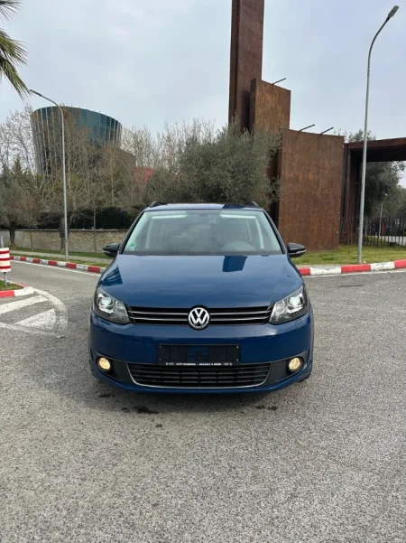 Tirane, shes makine VOLKSVAWGEN TOURAN FULL PANORAMA 2.0 Nafte, blu e errët automatik Klima