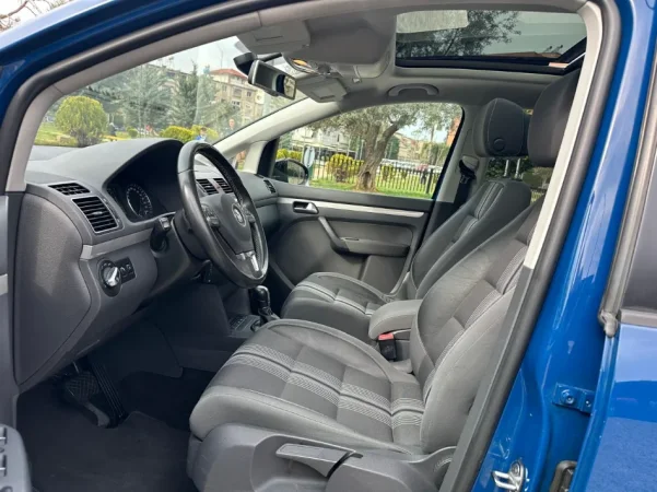 Tirane, shes makine VOLKSVAWGEN TOURAN FULL PANORAMA 2.0 Nafte, blu e errët automatik Klima