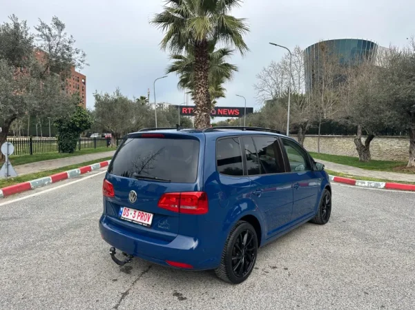 Tirane, shes makine VOLKSVAWGEN TOURAN FULL PANORAMA 2.0 Nafte, blu e errët automatik Klima