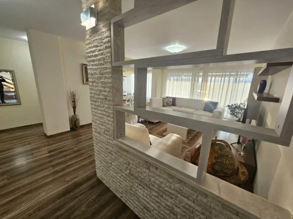 Tirane, jepet me qera apartament 2+1 Kati 2, 130 m² 1.500 € (Teg)